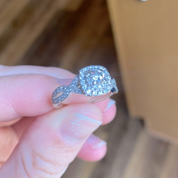Neil Lane Engagement Ring - Picture 1 of 8